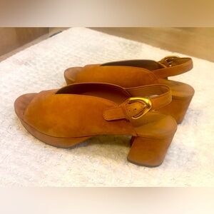 Comfortable Women's Peep Toe Platform Sandal in Tan Suede